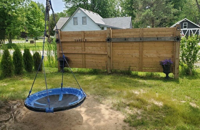 Lazy Daisy - A perfect Canadian Lake Erie getaway! Pet-friendly!