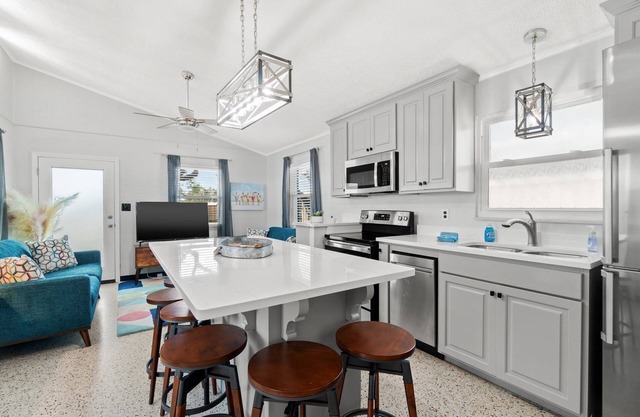 Lazy Dayz - Bid-A-Wee 2 bed2 bath , 1 block from PRIVATE BEACH