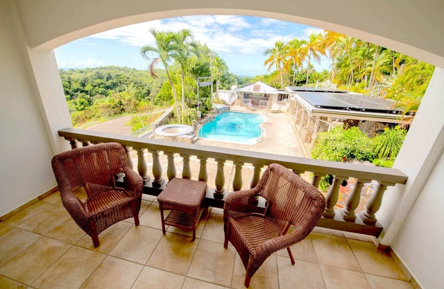 Lazy Parrot Inn