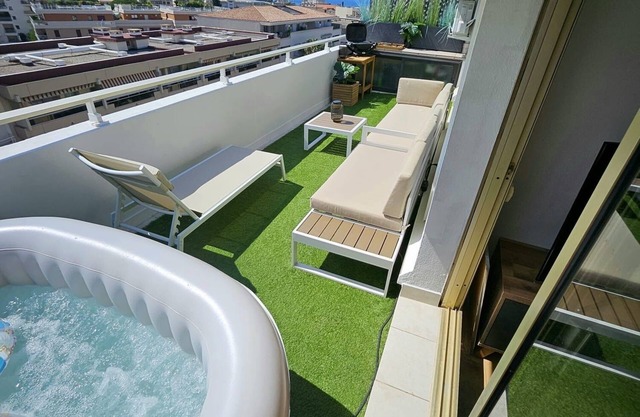 Le Duplex, 90 m2 luxury apartment 5 min from the beaches of Juan les pins