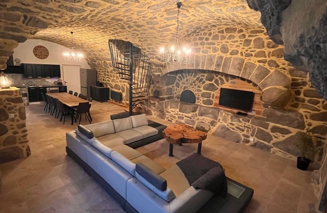 Le gite du Parayre, a renovated barn with games room, in Aveyron, France