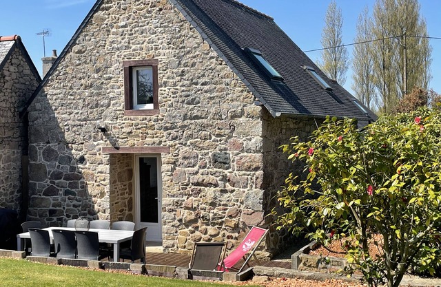 Le grand GITE de St Nicolas 3* (5 min from the beach!)