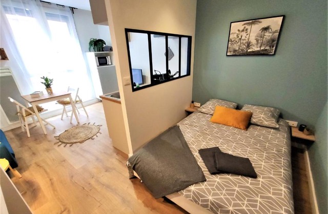 LE MESPOLA - HYPERCENTRE - Netflix