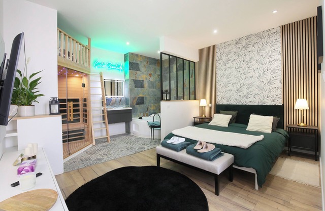 Le Zénitude-Spa-Sauna-QueenSideBed-Netfkix