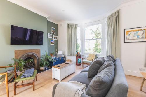 Leafy & Stylish Brixton Retreat