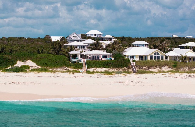 Leapin' Lizards - Enjoy the enchanting ocean-side estate of Leapin' Lizards!