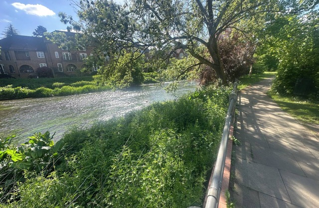 Leatherhead Surrey Maisonette 2 Bedrooms.