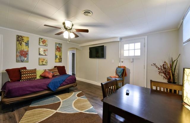 Leavenworth Park Apt 5-Close to UNMC Blackstone