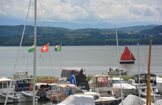 Leben im Hafen am idyllischen Murtensee
