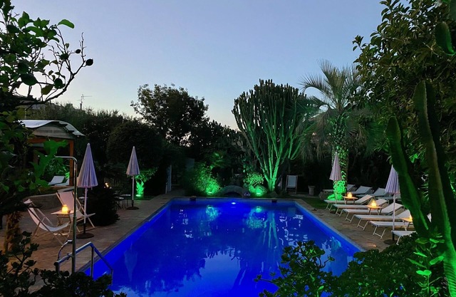 "Lemon cottage" with patio with garden, swimming pool and spa hot tub