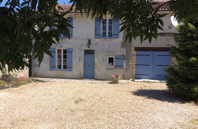 Les Bouleaux, Beautiful Stone Farmhouse with Private Heated Swimming Pool