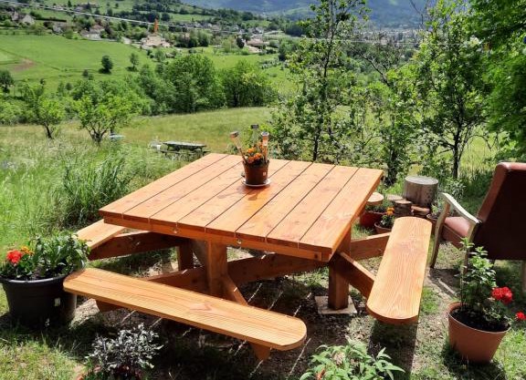 Les coteaux de Planèze, chambre pour 2, 3 ou famille nombreuse 2 adultes 5 enfants et jeunes