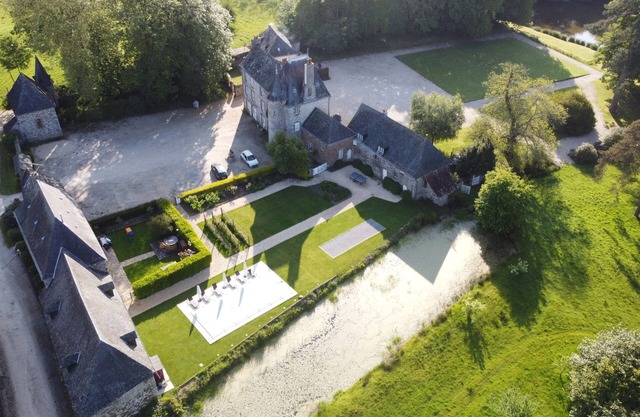 Les Gîtes du Domaine de la Cour - 20 Couchages - Piscine - Spa Extérieur