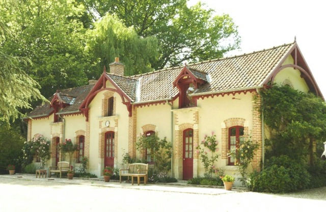 Les Glycines, self-catering cottage on a 15-hectare wooded estate