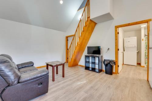 Less Than 1 Mi to Main St Quiet Home with Yard in Stockdale