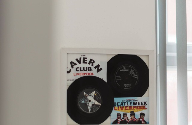 Let it BnB | Beatles theme 2 bed house | Sleeps 7 with 6 Separate Beds | Parking