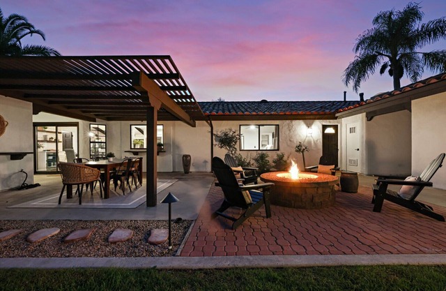 Let the Games Begin! Vista Casita with Paddle & Pool Thrills!