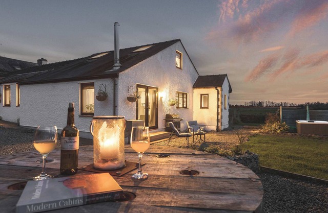 Levens Farmstead Rural Retreat with Hot Tub