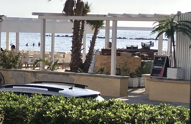 Lido beach front apartment