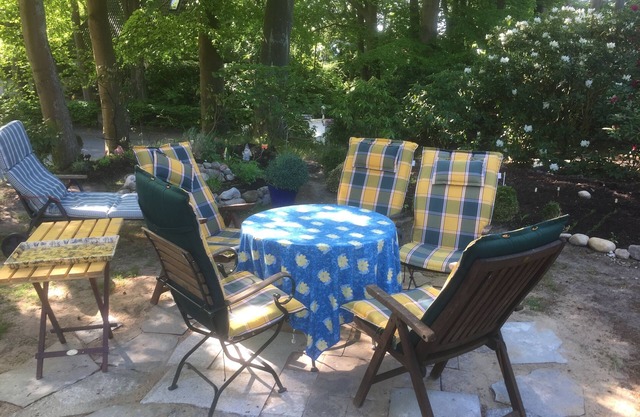 Light-flooded top floor apartment in an old villa