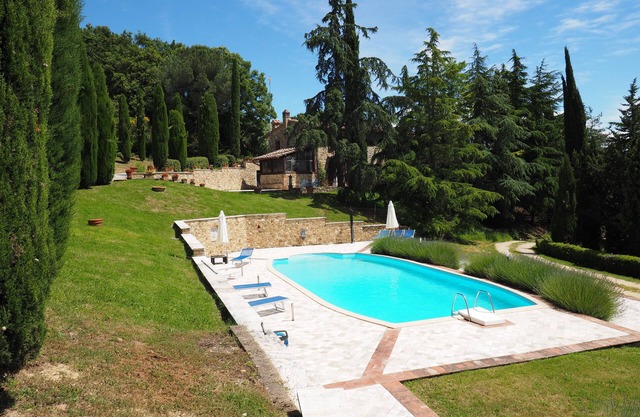 Lilium, splendid villa with outdoor space, on the hills of San Giminiano