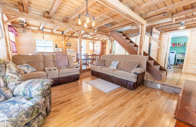 Lillie's Lil Cabin: Leaf Peeping + Lake Views + Cabin Comfort