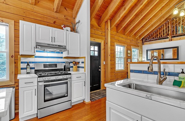 Lincoln Cabin 3 Bedroom Cabin