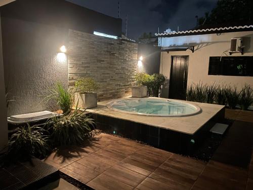 Linda casa com jacuzzi no coração de ponta negra