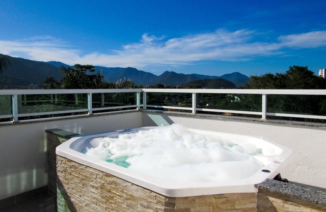 Linda cobertura c jacuzzi e churrasq em Ubatuba/SP