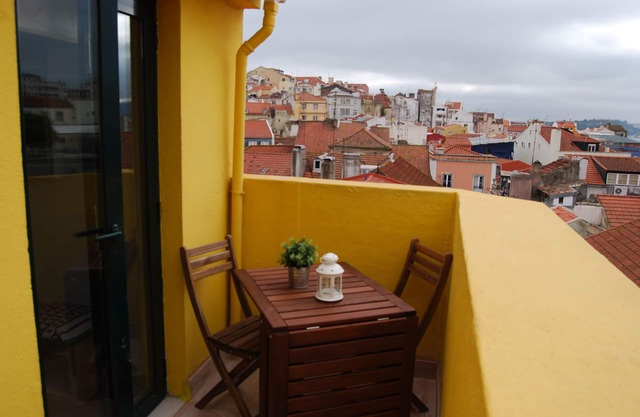 Lisbon House, Bairro Alto, Mercês