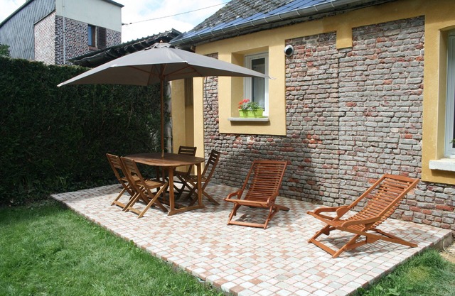 Lisieux cottage with garden and parking