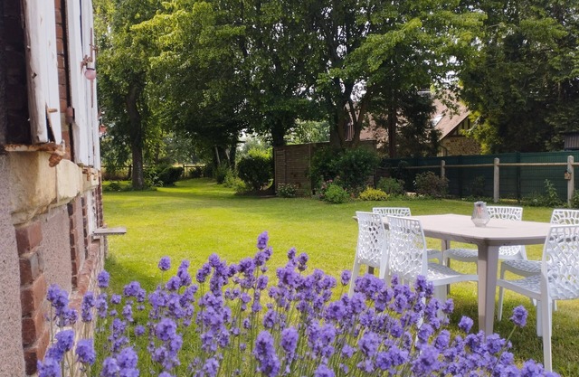 Lisieux Pays D'auge - Grande Chambre D'hôtes Dans Maison Simple et Authentique