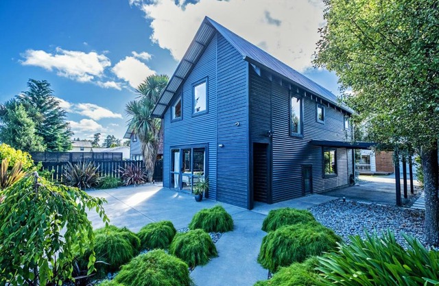 Little Black Chalet Methven