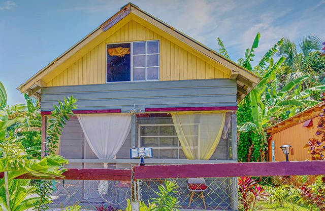 Little Cabin In Negril 4 mins walk to Beach