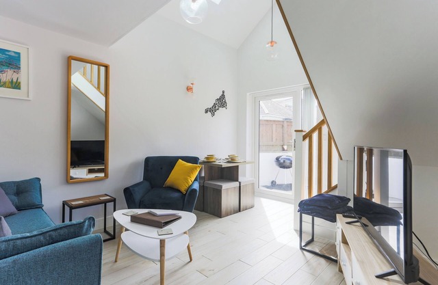 LITTLE CEDARS - modern detached family home on the outskirts of Truro