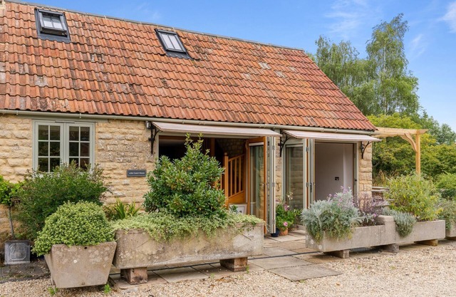 Little Coach House - sleeps 4 guests in 2 bedrooms