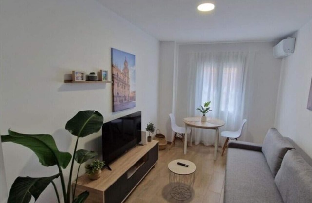 Little corner in the Almendral, in the Cathedral district, overlooking the Castle