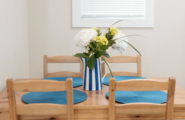 Little Lady On Lincoln- FULLY stocked Coffee Bar