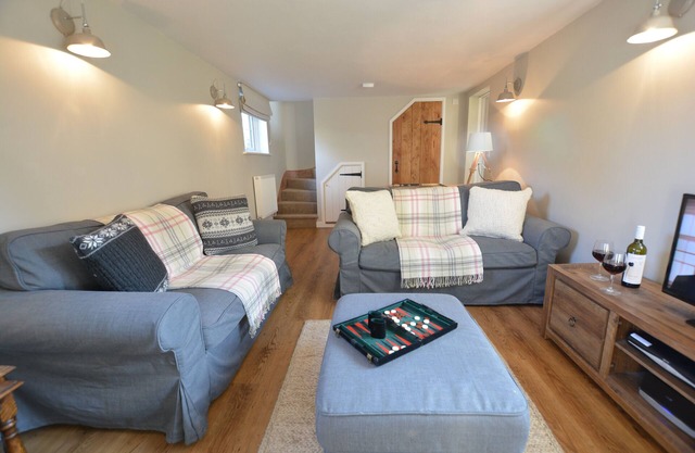 LITTLE TURNPIKE COTTAGE, MELTON, pet friendly in Woodbridge