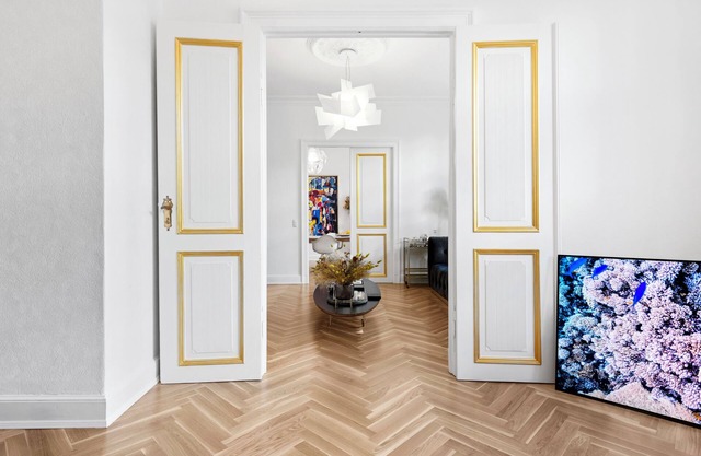 Live in a 5 star apartment on the famous main shopping street "Strøget"