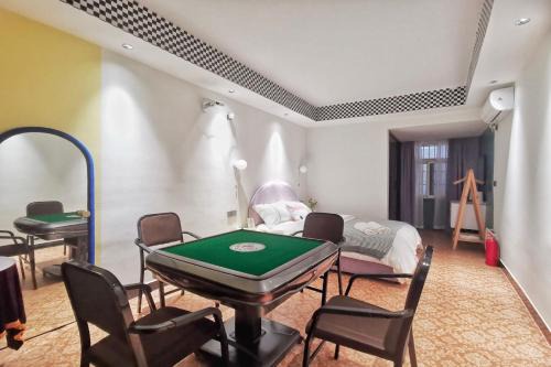 Locals Apartment House 42