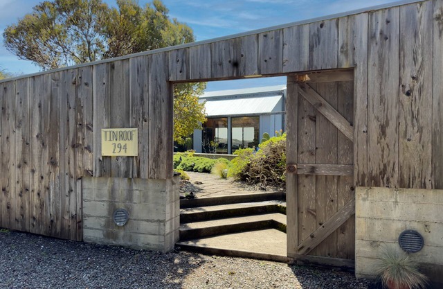 Located near Shell Beach and tidepools. Award-winning Obie Bowman design.