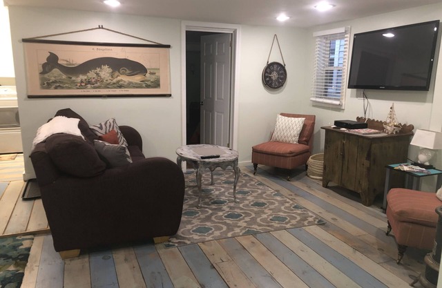 Location.AirConditioner.Above Tami Lyns Place