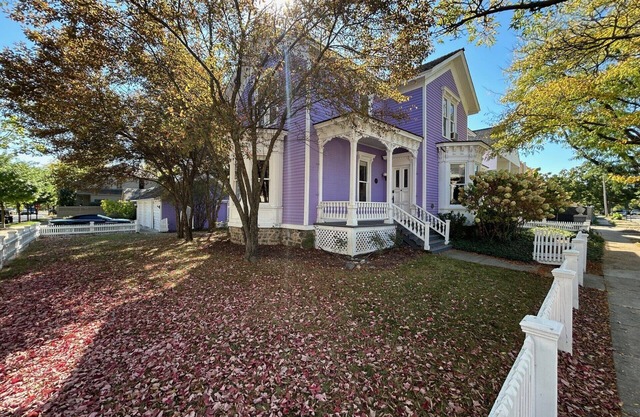 LOCATION! LOCATION! LOCATION!nWelcome to The Purple House!