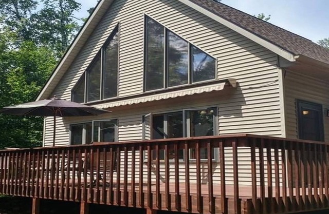 LOCATION LOCATION LOCATION! 3 Bed/3 Bath Cabin In Breezy Point On Golf Course
