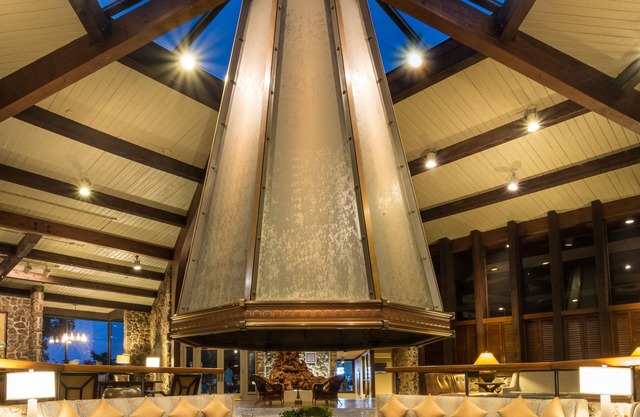 Lodge Of Four Seasons Golf Resort, Marina & Spa