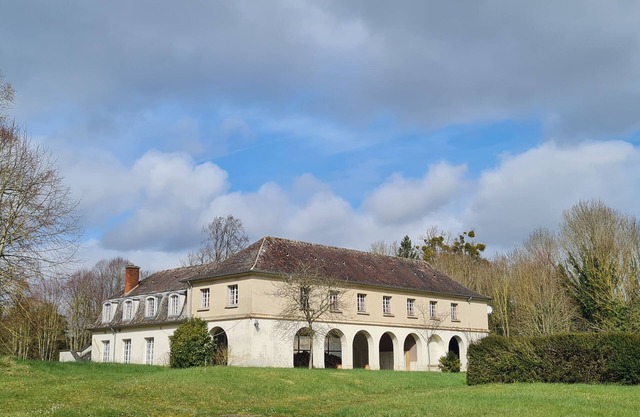 Lodge of XVIIIth c Castle - nested in the Parc - 6/7 p - 4 kms from Falaise