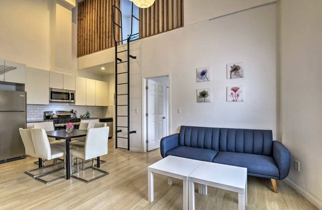 Loft 1700A two blocks from Bart and Amtrek
