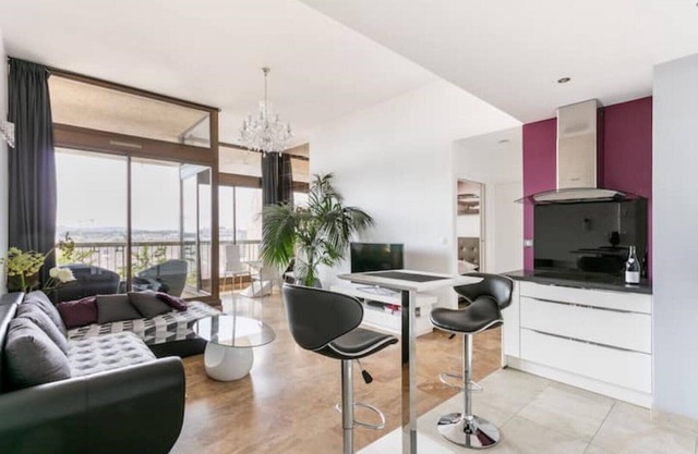 Loft comedie great view with private parking