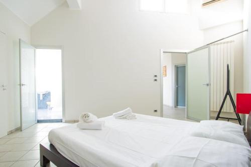 [Loft Eugenio] - *Large and bright apartment*